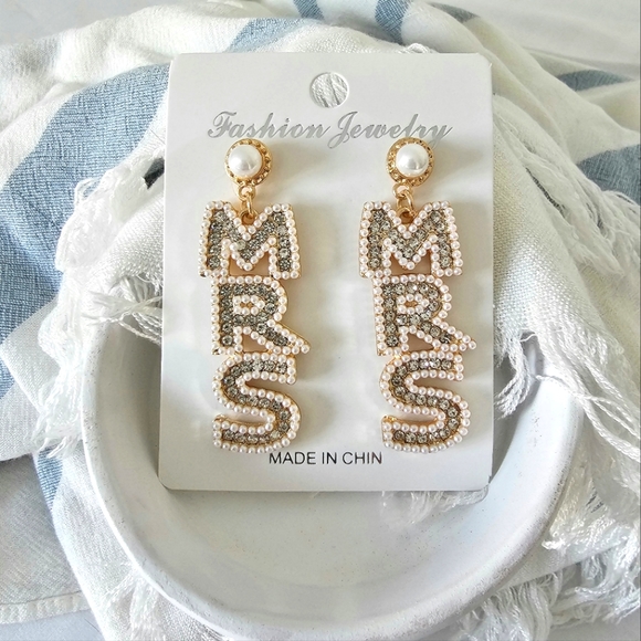 NWT Faux Pear & Rhinestone MRS Earrings - Picture 5 of 5